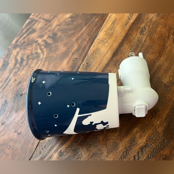 Scentsy wax warmer plug in “Silent night” - Picture 5 of 6